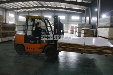 做紅色透明亞克力板材廠家有哪些