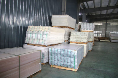 為什么封陽(yáng)臺(tái)大玻璃不用亞克力板材